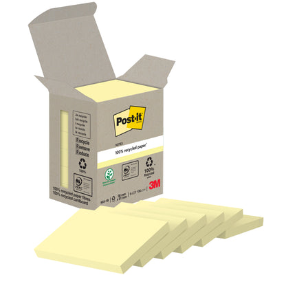 Een geopende doos Post-it® Recycling Notes (38 mm x 51 mm, 100 vel/Blok, 100% PEFC) van 3M Deutschland GmbH toont vijf gele blokken die gedeeltelijk zijn uitgetrokken. Op de doos staan het 3M-logo en recycling-symbolen afgebeeld.