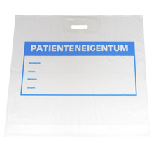 Die weiße Kunststofftasche DEISS 36520 (600x600+50 mm) der EMIL DEISS KG ist mit einem blauen "PATIENTENEIGENTUM"-Etikett, befüllbaren Abschnitten und einem ausgeschnittenen Griff ausgestattet - ideal als Alternative zu Kartonbeuteln; Lieferung in Kartons zu 250 Stück.