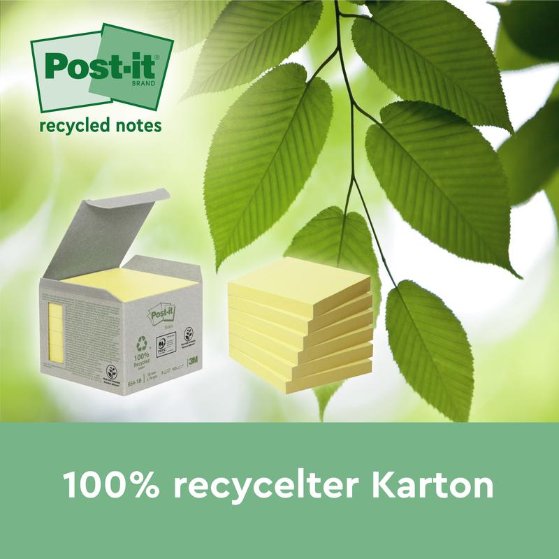 Een doos Post-it® Recycling Z-Notes (76 mm x 76 mm, 100 vel/Blok, 100% PEFC) van 3M Deutschland GmbH is afgebeeld naast een stapel notities en groene bladeren. De groene achtergrond is voorzien van een bladmuster en de tekst: "100% gerecycled karton."