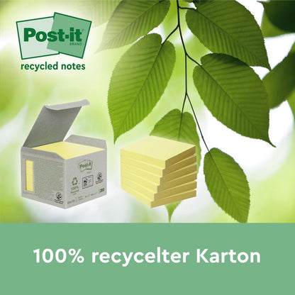 Een doos Post-it® Recycling Z-Notes (76 mm x 76 mm, 100 vel/Blok, 100% PEFC) van 3M Deutschland GmbH is afgebeeld naast een stapel notities en groene bladeren. De groene achtergrond is voorzien van een bladmuster en de tekst: "100% gerecycled karton."