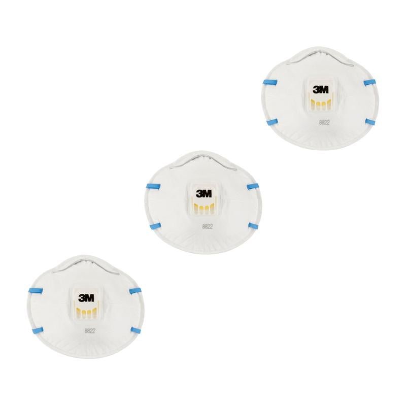 Drie 3M™ Cool Flow™ deeltjesmaskers 8822, FFP2 met ventiel van 3M Deutschland GmbH met gele ventielen en blauwe banden zijn diagonaal op een witte achtergrond gerangschikt.