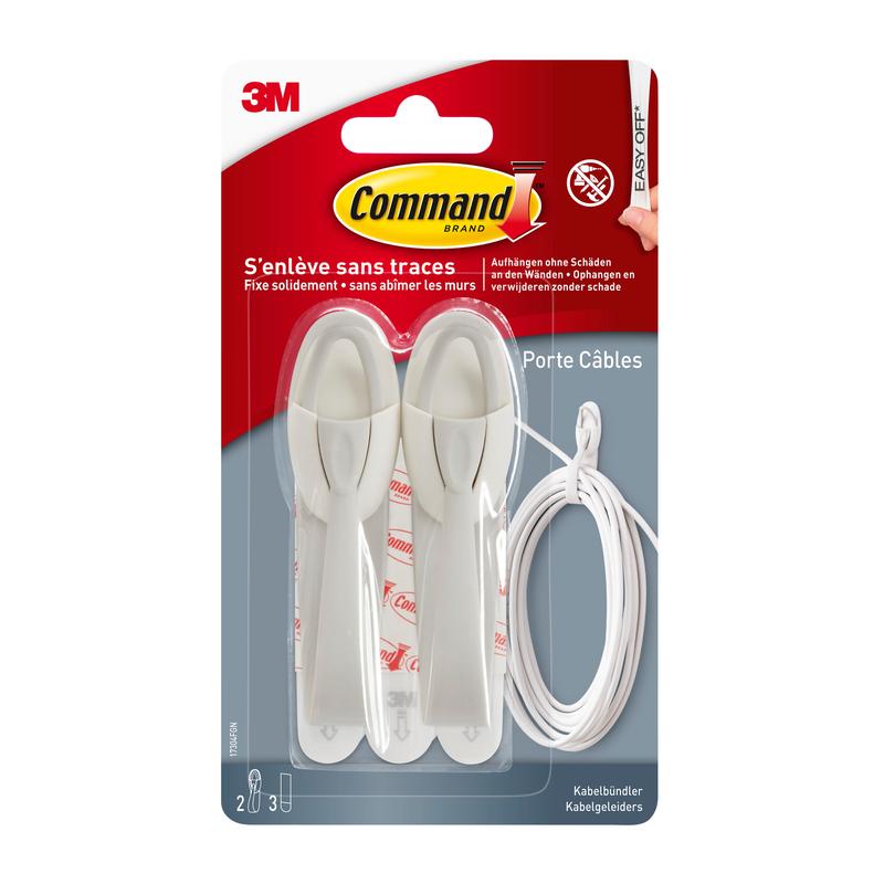 Een verpakking Command™ kabelhouders, 17304-FR van 3M Deutschland GmbH, bevat twee witte kabelhouders, kleefstrips en een witte kabel in een doorzichtige kunststofverpakking - perfect om kabelchaos te minimaliseren en de kabelorganisatie te verbeteren.
