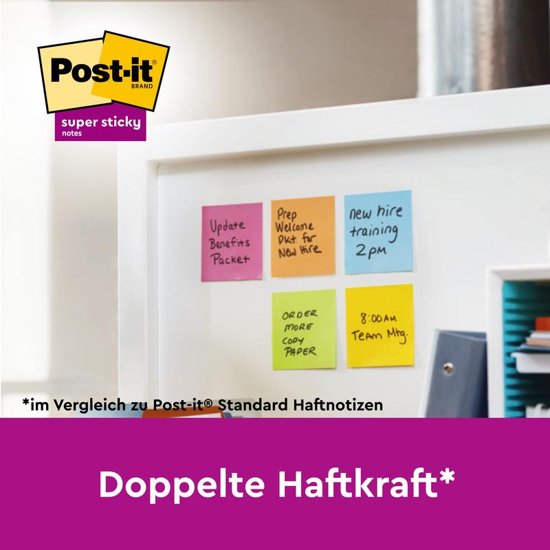 Op een whiteboard liggen zes handgeschreven gele Post-it® Super Sticky Z-Notes (76 x 76 mm) uit de 3M Deutschland GmbH PRO zwarte dispenser. Linksboven staat het logo, onderaan de "Dubbele kleefkracht*".