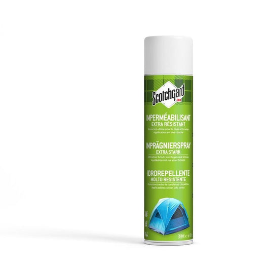 Er staat een groot, groen blik van 400 ml Scotchgard™ impregneerspray extra sterk van 3M Deutschland GmbH rechtop. Op het etiket staat tekst in verschillende talen en een afbeelding van een blauwe tent, ideaal voor de extra sterke bescherming van textiel.