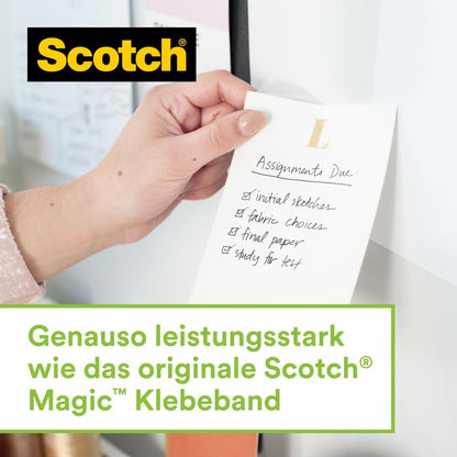 Een hand bevestigt een lijst "Assignments Due" met de Scotch™ roestvrijstalen plakbandhouder zilver en milieuvriendelijk Scotch® Magic™ plakband van 3M - gemaakt met 66% plantaardige lijm.
